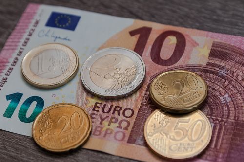 © Stockfotos-MG - stock.adobe.com Foto: Euroscheine und -münzen